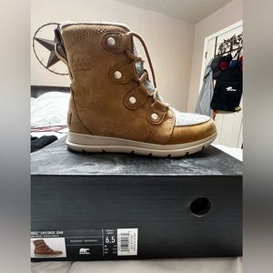 Sorel Explorer Joan  size 6.5